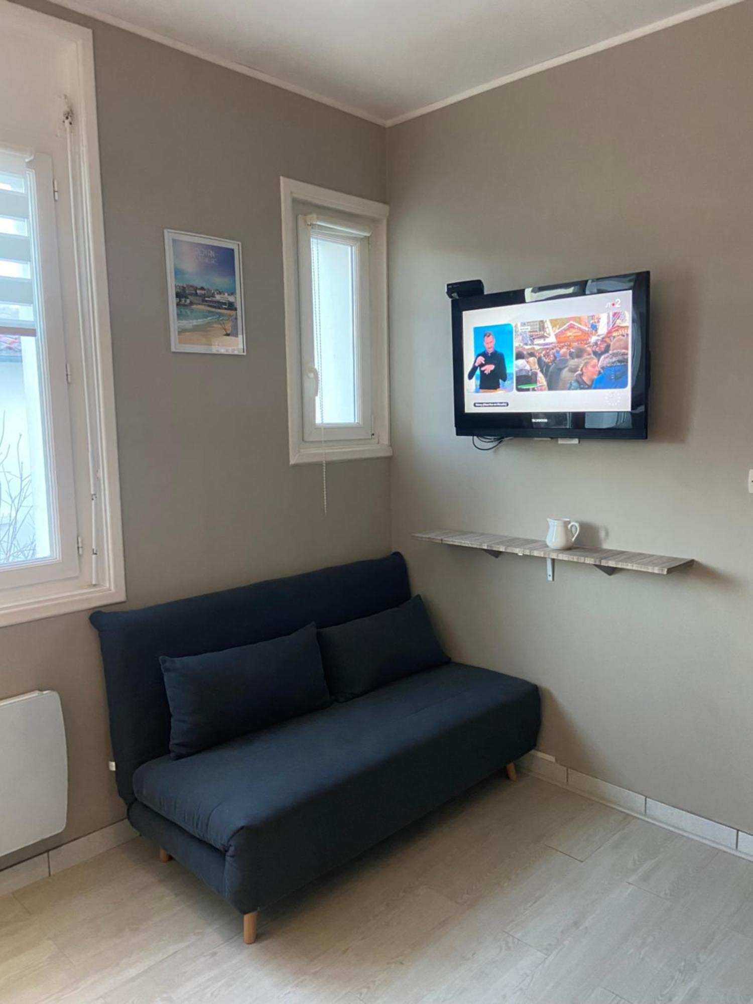 Appartement 300m De La *